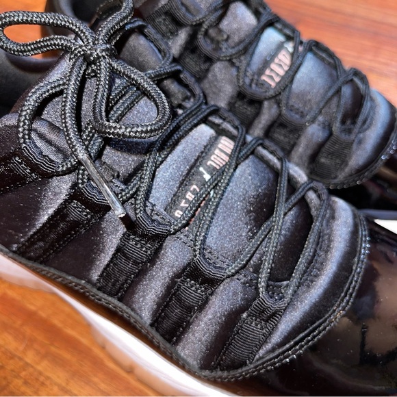 Jordan 11 Retro Low GG ‘Bleached Coral’ - Picture 5 of 8